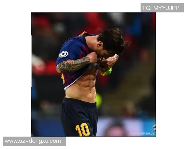 八位国足球星以八块腹肌为主题的训练风采展示 力与美的完美结合