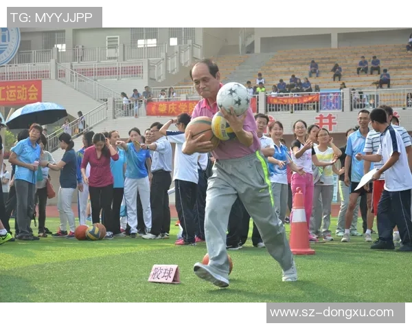 巨星绿茵场凌空劲射瞬间展现力量与速度之美 巨星绿茵场凌空劲射瞬间展现力量与速度之美