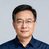 某连锁医疗集团信息中心张总的商务头像照片，中年男性戴眼镜穿深蓝色衬衫